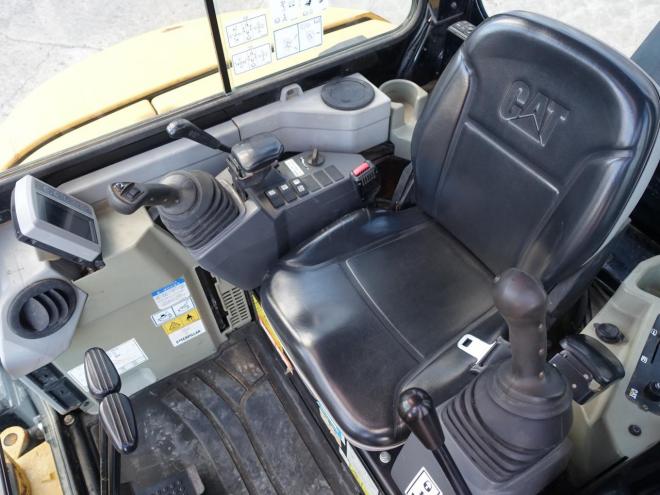 バックホーCAT　304E2CR　バケット容量0.18m3
