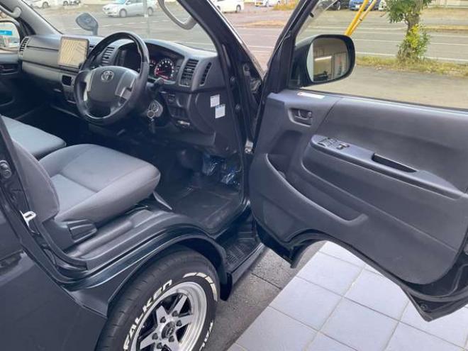 レジアスエース2.8 DX ロングボディ ディーゼルターボ 4WD　2.8Lディーゼルターボ4WD　LEDヘッドライト　カーボン調ボンネット　社外フロントリップ　社外16インチAW　社外ルーフスポイラー　パナソニック製ナビTV　bluetooth バックカメラ　ETC　リアヒーター　ローダウン 2800