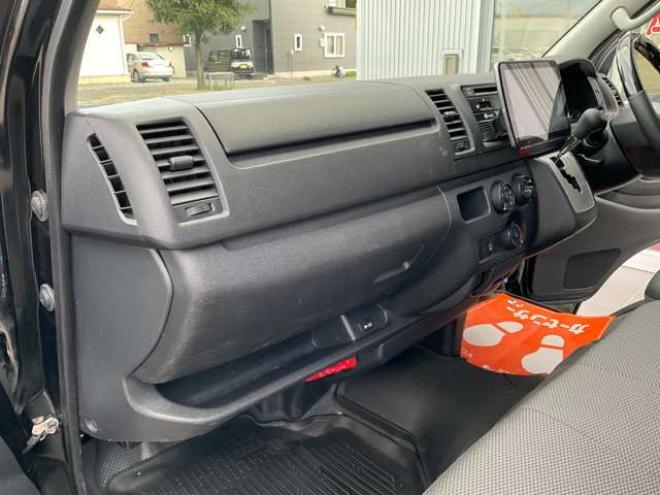 レジアスエース2.8 DX ロングボディ ディーゼルターボ 4WD　2.8Lディーゼルターボ4WD　LEDヘッドライト　カーボン調ボンネット　社外フロントリップ　社外16インチAW　社外ルーフスポイラー　パナソニック製ナビTV　bluetooth バックカメラ　ETC　リアヒーター　ローダウン 2800