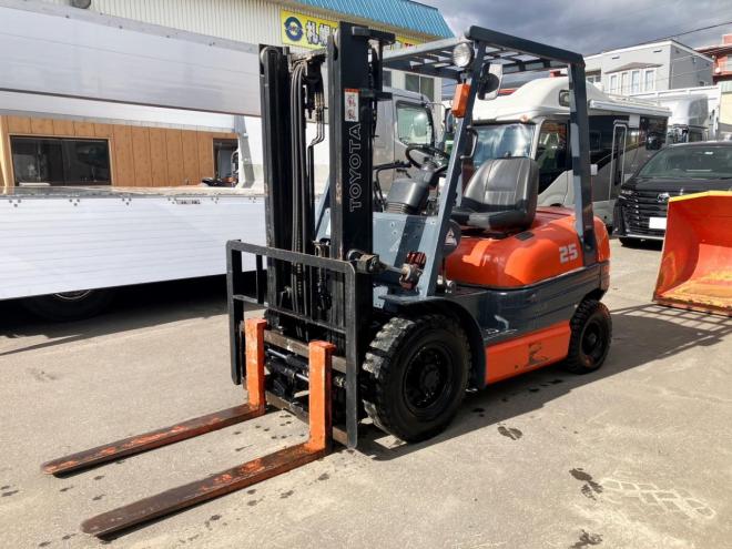 フォークリフトトヨタ　中古　6FG25　建機