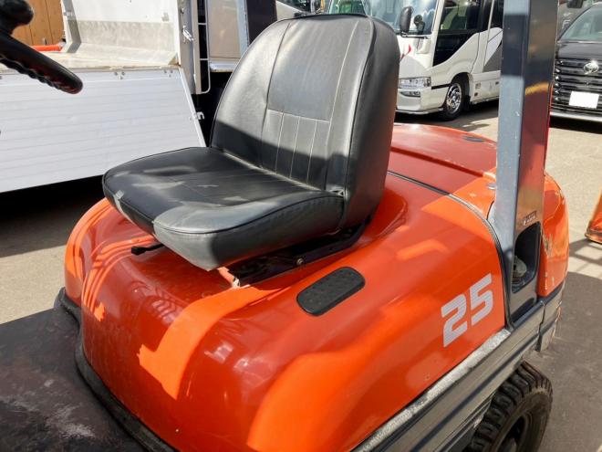 フォークリフトトヨタ　中古　6FG25　建機
