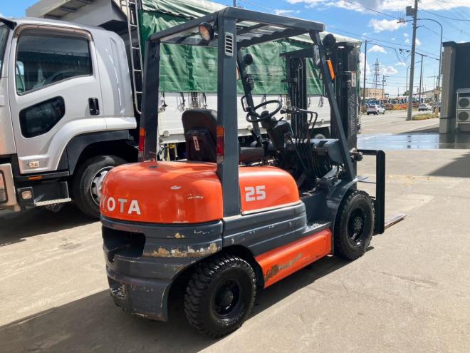 フォークリフトトヨタ　中古　6FG25　建機