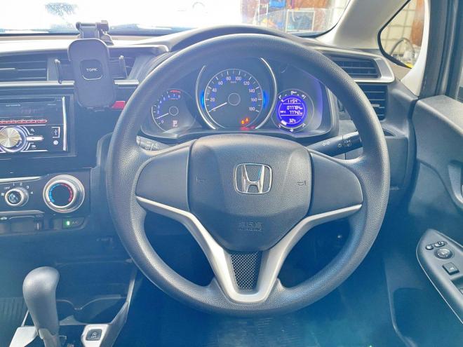 フィット13G・Fパッケージ 4WD 5年保証 自社認証工場 車検整備2年付 夏冬タイヤ 寒冷地仕様 禁煙 4WD 1300