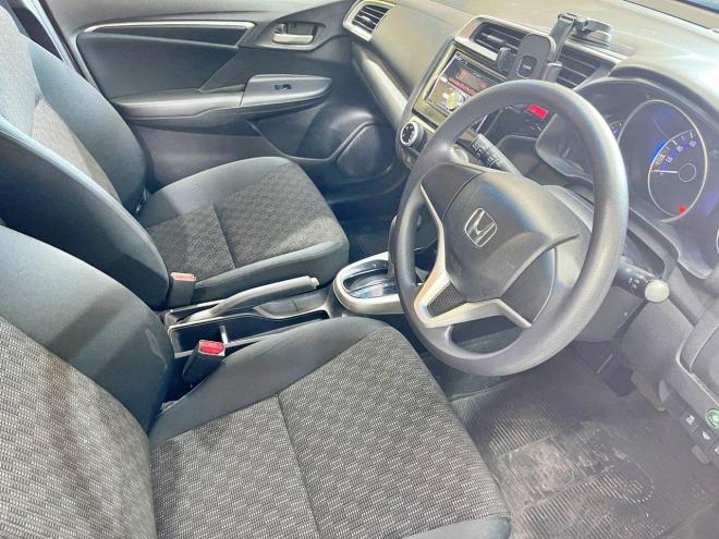 フィット13G・Fパッケージ 4WD 5年保証 自社認証工場 車検整備2年付 夏冬タイヤ 寒冷地仕様 禁煙 4WD 1300