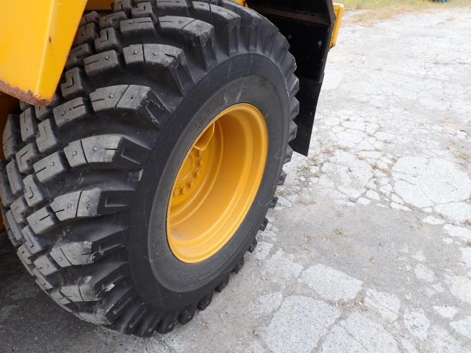 ホイールローダ50ZV2  エアコン付　スノースパイクタイヤ　石狩ヤード 4WD