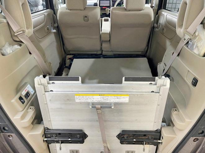 N-BOX+Ｇ・Ｌパッケージ 4WD 5年保証 自社認証工場 車検整備2年付 スマキー ナビ 福祉車両 車椅子 修復歴無 寒冷地仕様 禁煙 4WD 660