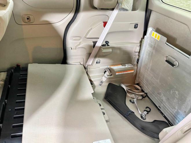 N-BOX+Ｇ・Ｌパッケージ 4WD 5年保証 自社認証工場 車検整備2年付 スマキー ナビ 福祉車両 車椅子 修復歴無 寒冷地仕様 禁煙 4WD 660