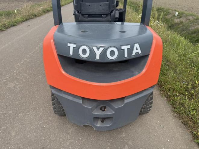 フォークリフトトヨタ 02-8FD25 2.5トン ディーゼル フォークシフター