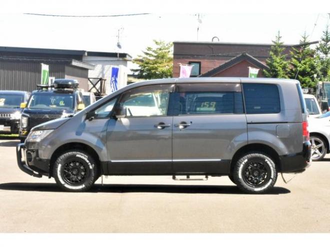 デリカＤ：５ Ｄ パワーパッケージ ４ＷＤ Ｆグリルラプターペイント 新品タイヤ／アルミ 新品フロントガード シートカバー ステップ付 社外ナビ／ＴＶ／バックカメラ マッドフラップ（北海道） 4WD 2200(D) 5Dr