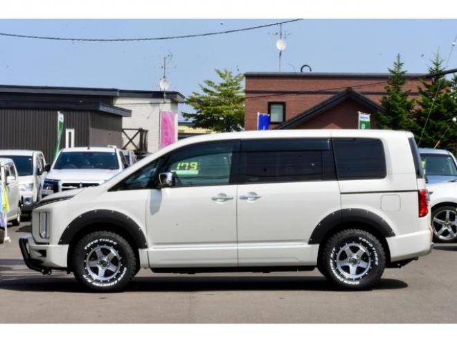 デリカＤ：５ Ｐ ４ＷＤ 本州仕入 ＴＡＲＯＵＳセレクション ＴＯＹＯタイヤ２３５／７０Ｒ１６／新品アルミ ＪＡＯＳオーバーフェンダー 新品フロントガード 本革シート １１型純正ナビ オートステップ付（北海道） 4WD 2200(D) 5Dr