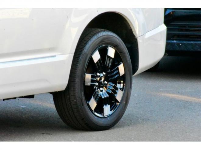 デリカＤ：５ Ｇ ４ＷＤ 本州仕入 新品フロントガード 新品ディスプレイオーディオ 純正ルーフラック 新車外し１８インチホイール／タイヤ（北海道） 4WD 2200(D) 5Dr