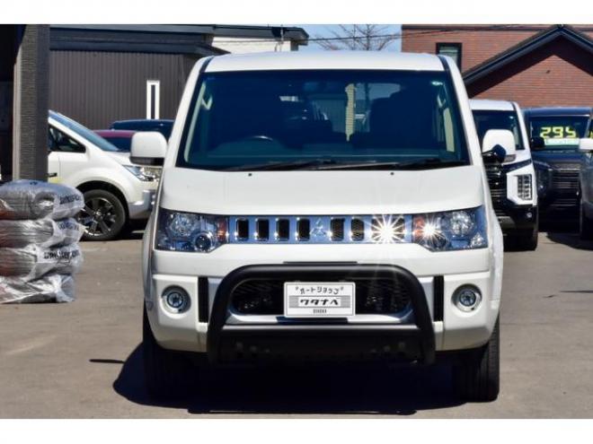 デリカＤ：５ Ｄ パワーパッケージ ４ＷＤ 新車外し１８インチアルミ／タイヤ 新品フロントガード 両側パワースライドドア（北海道） 4WD 2200(D) 5Dr