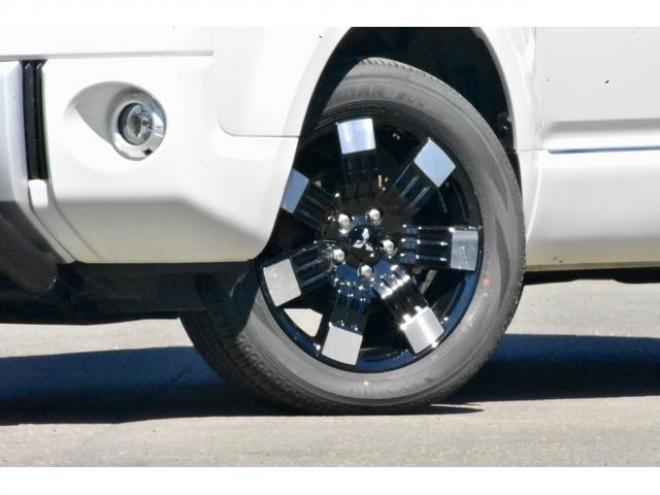 デリカＤ：５ Ｄ パワーパッケージ ４ＷＤ 新車外し１８インチアルミ／タイヤ 新品フロントガード 両側パワースライドドア（北海道） 4WD 2200(D) 5Dr