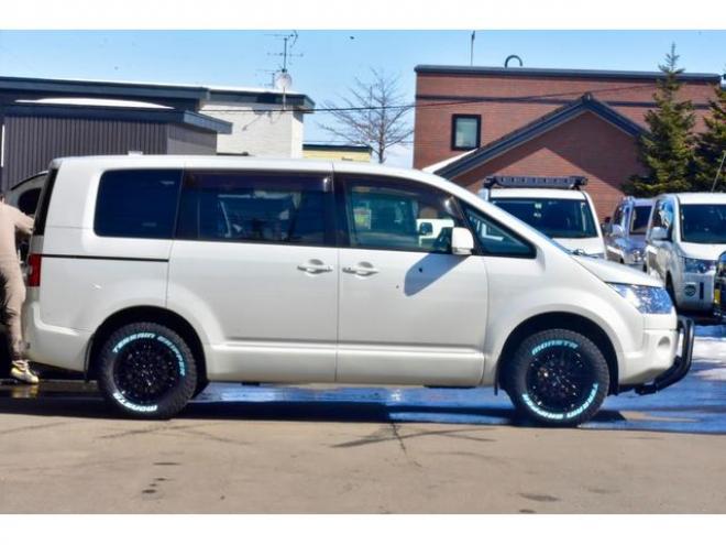 デリカＤ：５ Ｄ パワーパッケージ ４ＷＤ 新品フロントガード 新品１６インチホイール／タイヤ ディーラー整備（北海道） 4WD 2200(D) 5Dr