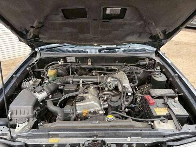 ハイラックスサーフ2.7 SSR-X Vセレクション 4WD　社外ナビ　バックカメラ　社外アルミホイール　エアコン　リフトアップ　パワステ　パワーウィンドウ　キーレスエントリー　ETC　ABS　ルーフレール 2700