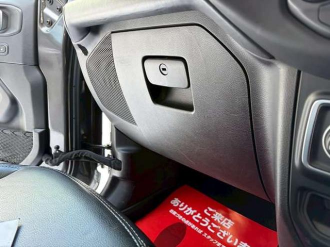 ラングラーアンリミテッド サハラ 3.6L 4WD　グラナイトグレー　エアコン　クルコン　パワステ　パワーウィンドウ　フロントカメラ　バックカメラ　キーレスエントリー　アルミホイール　ABS　横滑り防止装置　盗難防止装置　フルセグTV 正規輸入車 3600