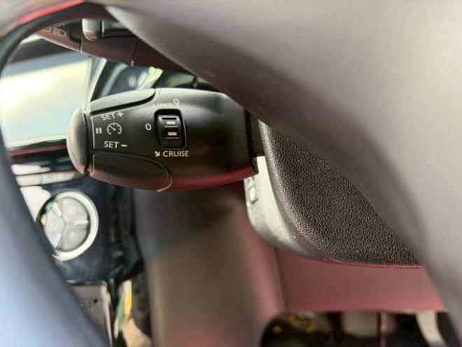 シトロエンDS3 シック　ETC　エアコン・クーラー　パワステ　パワーウィンドウ　キーレス　ABS 運転席エアバッグ　助手席エアバッグ　サイドエアバッグ　横滑り防止装置　社外ナビ　MTモード付 正規輸入車 2WD 1200