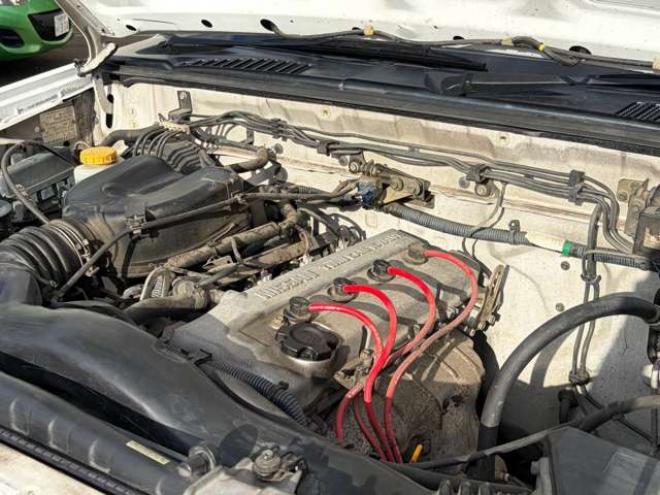 ダットサン2.4 AXリミテッド ダブルキャブ 4WD　ハードトノカバー　車検9年6　オートマ 2400