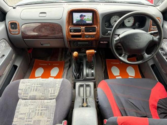 ダットサン2.4 AXリミテッド ダブルキャブ 4WD　ハードトノカバー　車検9年6　オートマ 2400