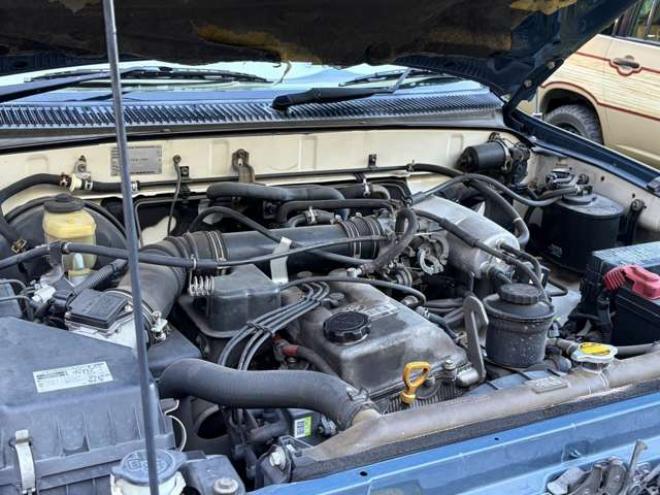 ハイラックスサーフ2.7 SSR-X プレミアムセレクション 4WD　4WD　本州仕入　ETC　ナビ　TV　キーレスエントリー　AT　Bluetooth　ABS　エアコン　パワーステアリング 2700
