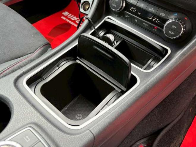 ベンツCLAクラス CLA250 4マチック 4WD　ナビ　バックカメラ　ETC　キーレスエントリー　シートヒーター　エアコン　クルーズコントロール　ABS　盗難防止装置　パワステ　パワーウィンドウ　横滑防止装置　パーキングアシスト　アイドリングストップ 正規輸入車 2000