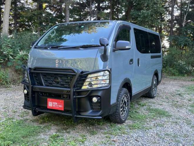 キャラバンNV350 2.5 プレミアムGX ロングボディ ディーゼルターボ 4WD　ABS　衝突軽減ブレーキ　横滑防止装置　盗難防止装置　エアコン　パワステ　パワーウィンドウ　キーレス　片側スライドドア　フォグランプ　ETC　エアバッグ　オリジナル全塗装アンビルグレー　フロントグリル 2500