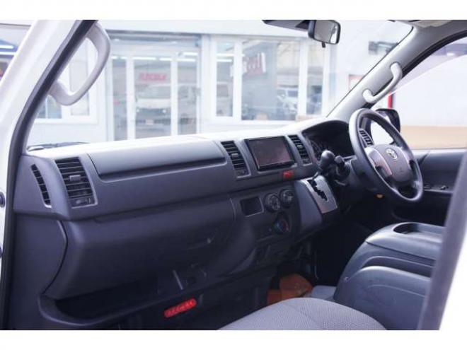 ハイエースバン2.8 DX ロング ディーゼルターボ 4WD　フロントシートセパレート仕様変更済　　　センターコンソール付　415COBRA丸目ライトキット&バッドラッカー16インチAW　415SAFARIフロントスポイラー　TOYOオープンカントリーR/T　電動格納ドアミラー 2800