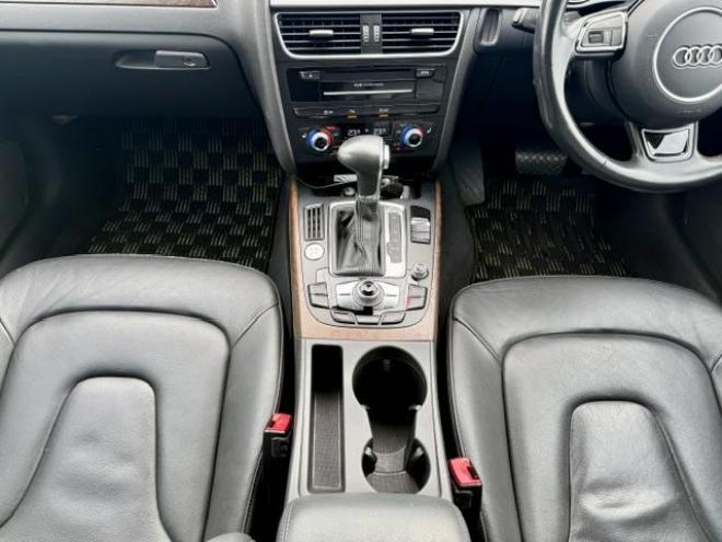 アウディA4 2.0TFSIクワトロ 4WD 2000 4Dr