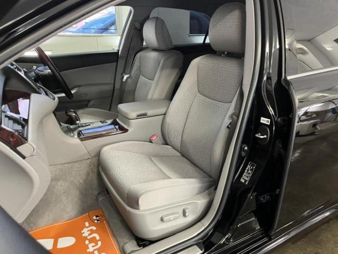 クラウンロイヤルサルーン　ｉ－Ｆｏｕｒ　本州仕入　後期型　禁煙車　社外１７インチＡＷ　純正１６ＡＷ＋スタッドレスタイヤ付　純正ＨＤＤナビ　フルセグ地デジ　ＤＶＤ再生　Ｂｌｕｅｔｏｏｔｈオーディオ　Ｍサーバー　クルーズコントロール　ＥＴＣ 4WD 3000 4Dr