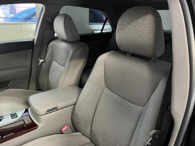 クラウンロイヤルサルーン　ｉ－Ｆｏｕｒ　本州仕入　後期型　禁煙車　社外１７インチＡＷ　純正１６ＡＷ＋スタッドレスタイヤ付　純正ＨＤＤナビ　フルセグ地デジ　ＤＶＤ再生　Ｂｌｕｅｔｏｏｔｈオーディオ　Ｍサーバー　クルーズコントロール　ＥＴＣ 4WD 3000 4Dr
