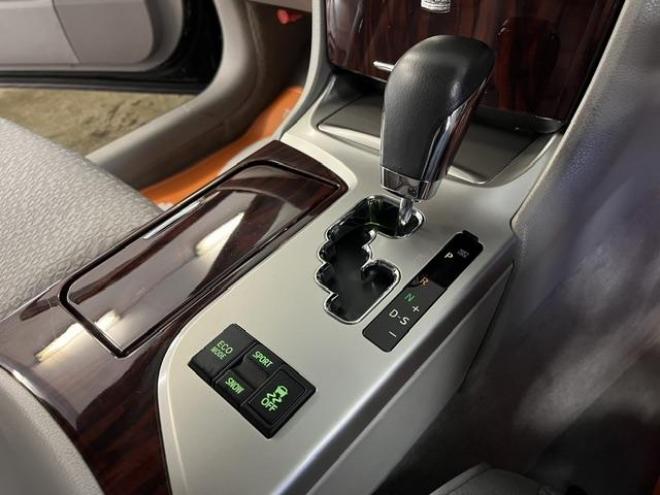 クラウンロイヤルサルーン　ｉ－Ｆｏｕｒ　本州仕入　後期型　禁煙車　社外１７インチＡＷ　純正１６ＡＷ＋スタッドレスタイヤ付　純正ＨＤＤナビ　フルセグ地デジ　ＤＶＤ再生　Ｂｌｕｅｔｏｏｔｈオーディオ　Ｍサーバー　クルーズコントロール　ＥＴＣ 4WD 3000 4Dr