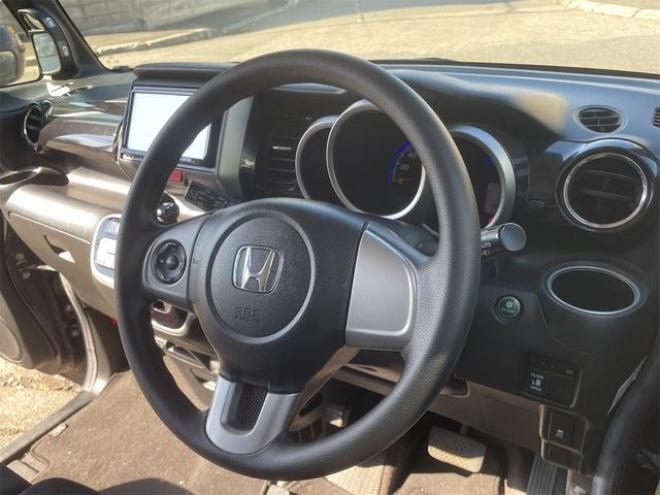 N-BOX+カスタム Ｇ・Ｌパッケージ ４ＷＤ フルセグナビ ＴＶ パワースライド スペアキー ＨＩＤ オートライト 衝突安全ボディ エアバッグ 盗難防止装置 ４ＷＤ車 Ｗエアバック スマートキー アイドリングストップ ベンチシート ＥＳＣ（北海道） 4WD 660 5Dr