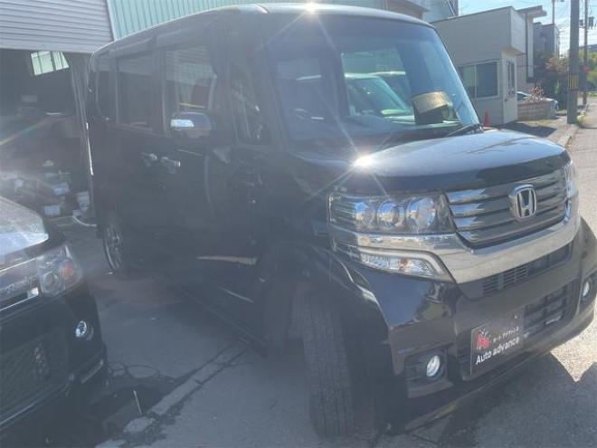 N-BOX+カスタム Ｇ・Ｌパッケージ ４ＷＤ フルセグナビ ＴＶ パワースライド スペアキー ＨＩＤ オートライト 衝突安全ボディ エアバッグ 盗難防止装置 ４ＷＤ車 Ｗエアバック スマートキー アイドリングストップ ベンチシート ＥＳＣ（北海道） 4WD 660 5Dr