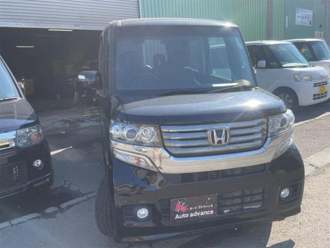 N-BOX+カスタム Ｇ・Ｌパッケージ ４ＷＤ フルセグナビ ＴＶ パワースライド スペアキー ＨＩＤ オートライト 衝突安全ボディ エアバッグ 盗難防止装置 ４ＷＤ車 Ｗエアバック スマートキー アイドリングストップ ベンチシート ＥＳＣ（北海道） 4WD 660 5Dr
