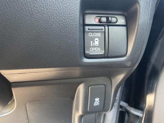 N-BOX+カスタム Ｇ・Ｌパッケージ ４ＷＤ フルセグナビ ＴＶ パワースライド スペアキー ＨＩＤ オートライト 衝突安全ボディ エアバッグ 盗難防止装置 ４ＷＤ車 Ｗエアバック スマートキー アイドリングストップ ベンチシート ＥＳＣ（北海道） 4WD 660 5Dr
