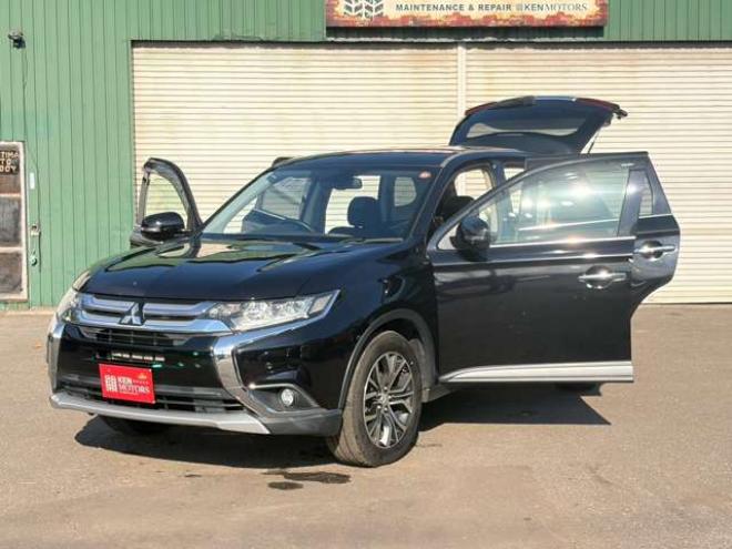 アウトランダー2.4 24G ナビパッケージ 4WD　パワーバックドア/エンスタ/バックカメラ/レーンキープ/プッシュスタート/ETC 2400