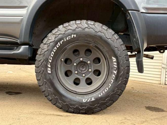 ハイラックスサーフ2.7 SSR-X Vセレクション 4WD　社外ナビ　バックカメラ　社外アルミホイール　エアコン　リフトアップ　パワステ　パワーウィンドウ　キーレスエントリー　ETC　ABS　ルーフレール 2700