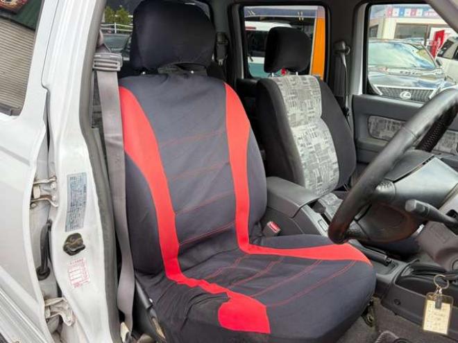 ダットサン2.4 AXリミテッド ダブルキャブ 4WD　ハードトノカバー　車検9年6　オートマ 2400