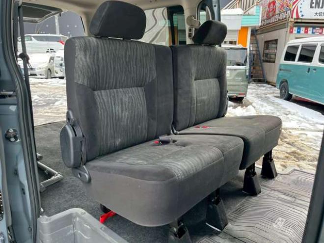 キャラバンNV350 2.5 プレミアムGX ロングボディ ディーゼルターボ 4WD　ABS　衝突軽減ブレーキ　横滑防止装置　盗難防止装置　エアコン　パワステ　パワーウィンドウ　キーレス　片側スライドドア　フォグランプ　ETC　エアバッグ　オリジナル全塗装アンビルグレー　フロントグリル 2500