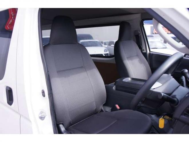 ハイエースバン2.8 DX ロング ディーゼルターボ 4WD　フロントシートセパレート仕様変更済　　　センターコンソール付　415COBRA丸目ライトキット&バッドラッカー16インチAW　415SAFARIフロントスポイラー　TOYOオープンカントリーR/T　電動格納ドアミラー 2800