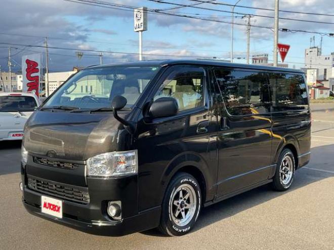 レジアスエース2.8 DX ロングボディ ディーゼルターボ 4WD　2.8Lディーゼルターボ4WD　LEDヘッドライト　カーボン調ボンネット　社外フロントリップ　社外16インチAW　社外ルーフスポイラー　パナソニック製ナビTV　bluetooth バックカメラ　ETC　リアヒーター　ローダウン 2800