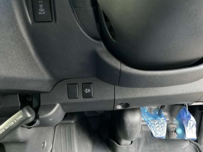 レジアスエース2.8 DX ロングボディ ディーゼルターボ 4WD　2.8Lディーゼルターボ4WD　LEDヘッドライト　カーボン調ボンネット　社外フロントリップ　社外16インチAW　社外ルーフスポイラー　パナソニック製ナビTV　bluetooth バックカメラ　ETC　リアヒーター　ローダウン 2800