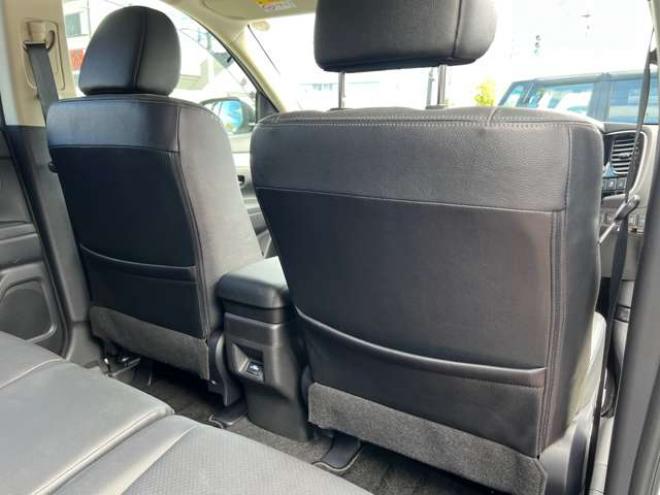 アウトランダーPHEV2.0 G プレミアムパッケージ 4WD　本革シート　ロックフォードプレミアムサウンドシステム　純正ナビ　フルセグTV　バックカメラ　クルーズコントロール　パドルシフト　衝突軽減システム　車線逸脱　AC100V　パワーバックドア　パワーシート 2000