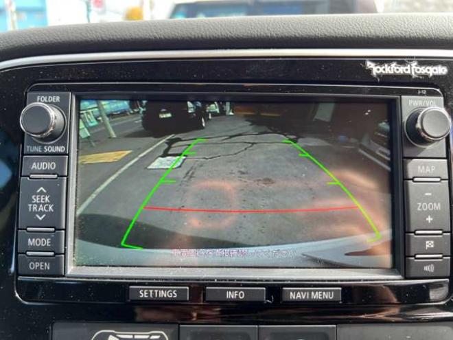 アウトランダーPHEV2.0 G プレミアムパッケージ 4WD　本革シート　ロックフォードプレミアムサウンドシステム　純正ナビ　フルセグTV　バックカメラ　クルーズコントロール　パドルシフト　衝突軽減システム　車線逸脱　AC100V　パワーバックドア　パワーシート 2000