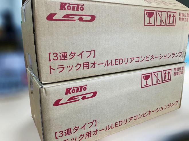 その他小糸製　新品　シーケンシャル3連　LEDテールランプ　LRセット