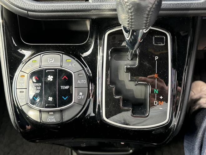 ヴォクシー2.0ZS 4WD　＜優遇ローン＞本州仕入　寒冷地仕様　両側Pスラ
