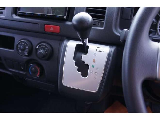 ハイエースバン2.8 DX ロング ディーゼルターボ 4WD　フロントシートセパレート仕様変更済　　　センターコンソール付　415COBRA丸目ライトキット&バッドラッカー16インチAW　415SAFARIフロントスポイラー　TOYOオープンカントリーR/T　電動格納ドアミラー 2800