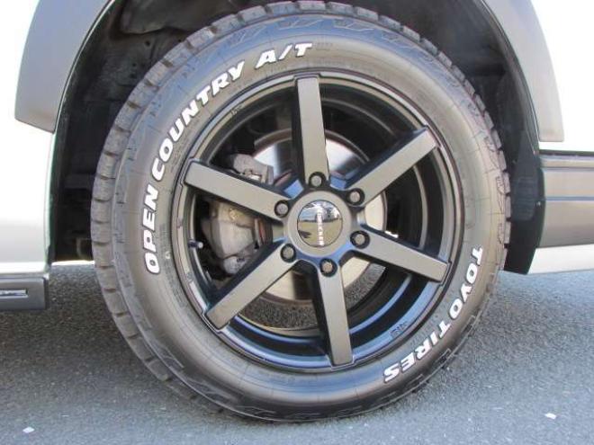 ハイエースバン2.8 DX ロング ディーゼルターボ 4WD　キーレス 両側スライドドア　415SAFARI丸目キッド 衝突被害軽減システム 車線逸脱防止 横滑り防止 パワーヒート オートハイビーム バックカメラ メモリーナビ フルセグTV 電動格納ミラー 2800