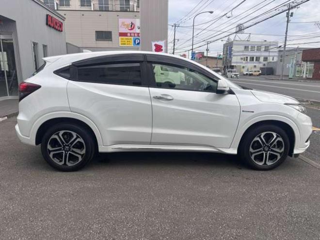 ヴェゼル1.5 ハイブリッド Z ホンダセンシング 4WD　ハーフレザーシート クルーズコントロール ステアリングスイッチ オートライト 車線逸脱防止 横滑り防止  ETC 純正ナビ USB HDMI Bluetooth TV Bカメラ SPORTモード 電動パーキング ブレーキホールド 純正エンスタ 1500