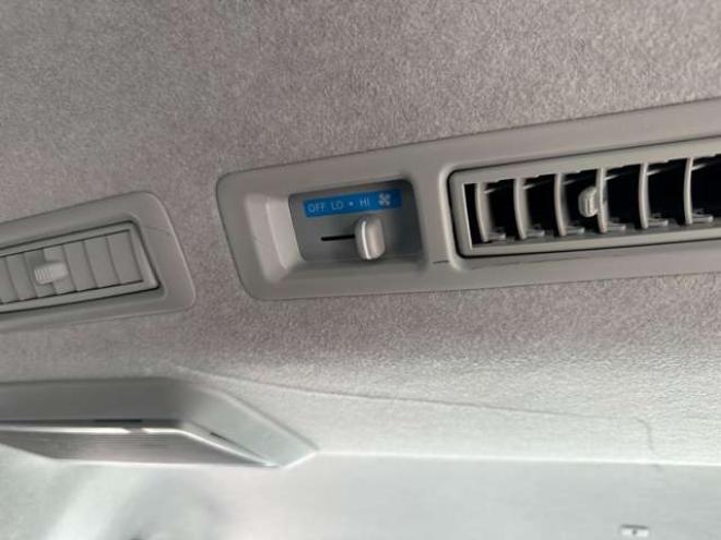 ハイエースバン2.7 スーパーGL ダークプライム ワイド ミドルルーフ ロングボディ 4WD　Pスタート スマートキー 両側スライドドア　LEDヘッドライト Fフォグ ハーフレザーシート 100V ベンチシート　ベッドキット リアクーラー ヒーター ステアリングスイッチ ディスプレイオーディオ　Bluetooth 2700